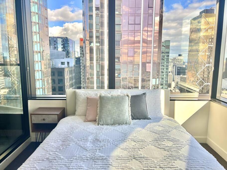 Stunning 2-bed With Panoramic Cbd Views Apartment