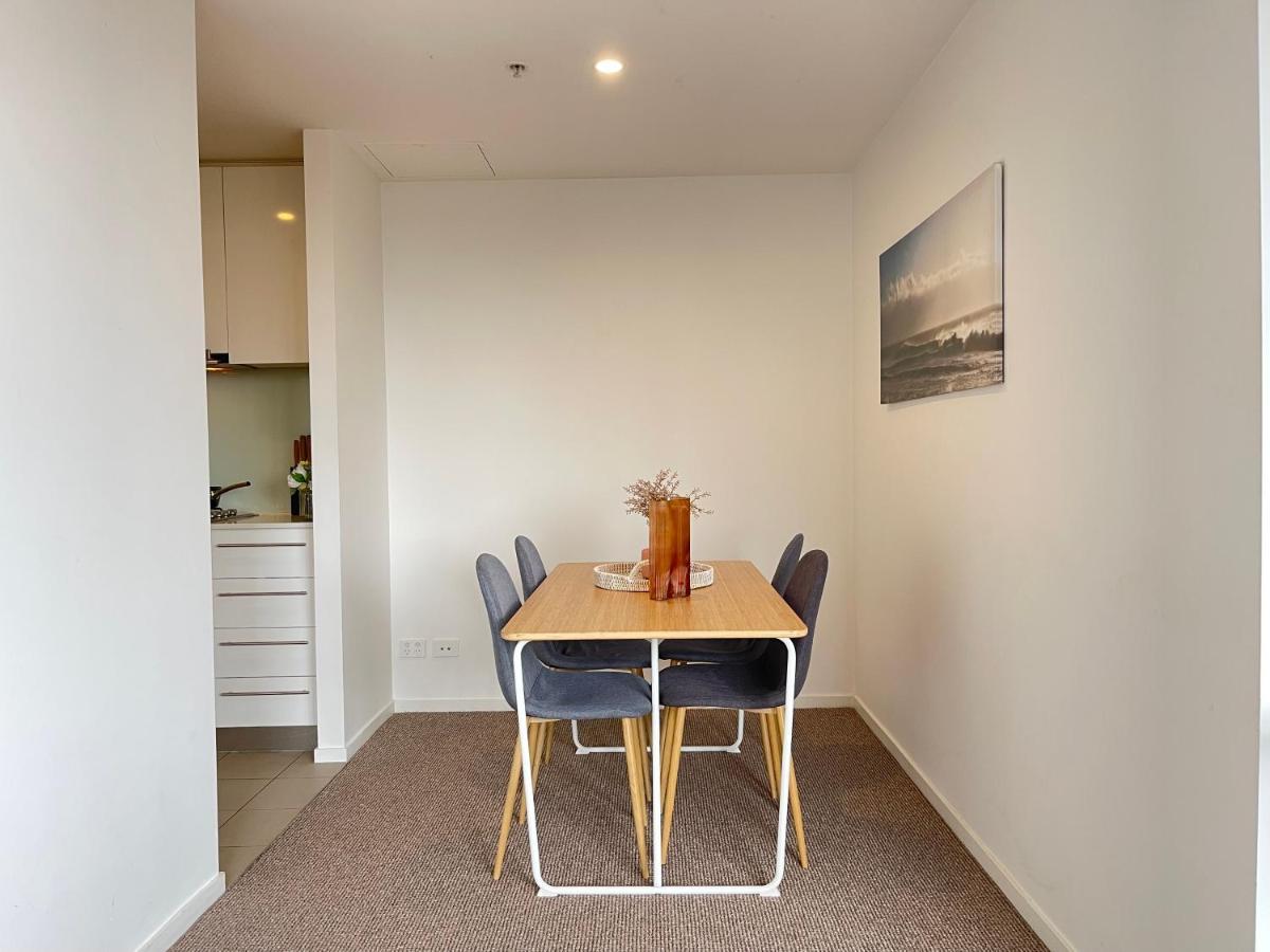 Rest Alexander Lombard Tower Collection Apartment