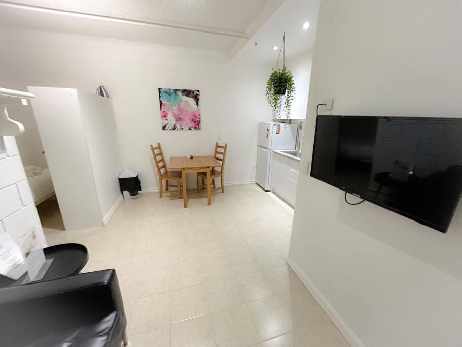 Budget - 105 Apartment