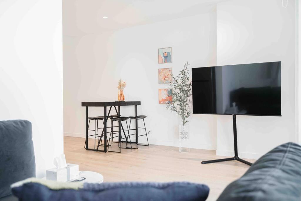 Prestigious 2b Unreal Harbour View #wsp37bb Melbourne