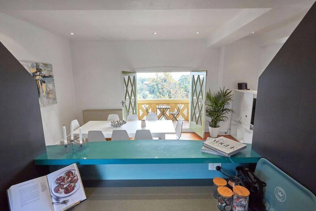 Large Two Bedroom With Park And Bay Views Apartment *
