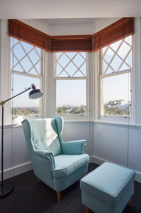 Large Two Bedroom With Park And Bay Views Apartment Melbourne