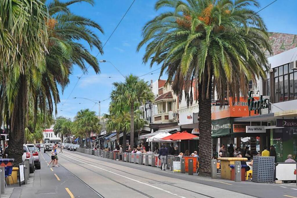 Large Two Bedroom With Park And Bay Views Melbourne