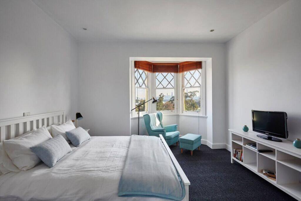 Large Two Bedroom With Park And Bay Views