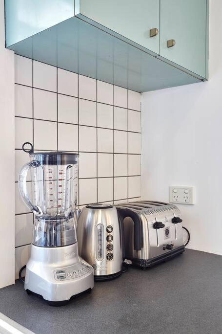 Large Two Bedroom With Park And Bay Views Apartment Melbourne