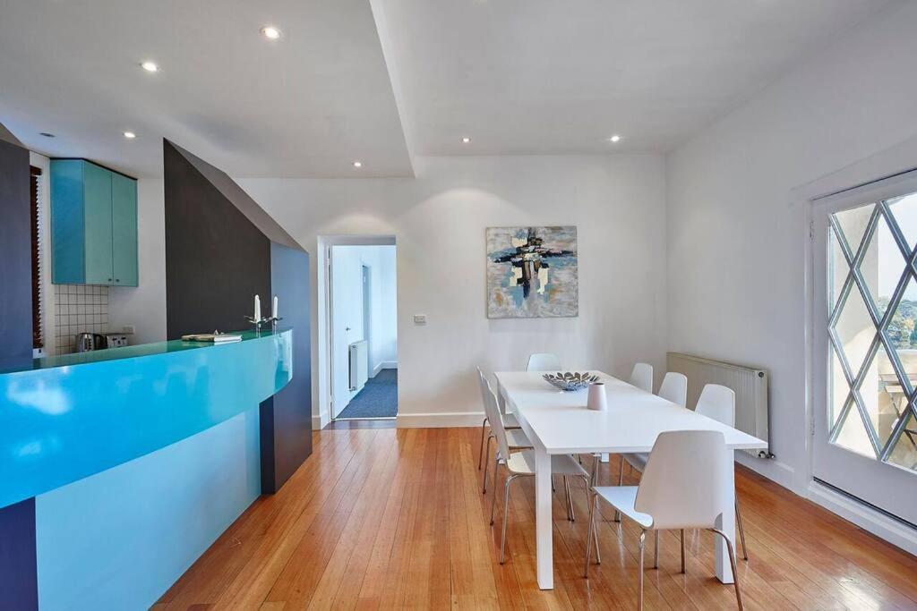 Large Two Bedroom With Park And Bay Views Apartment *