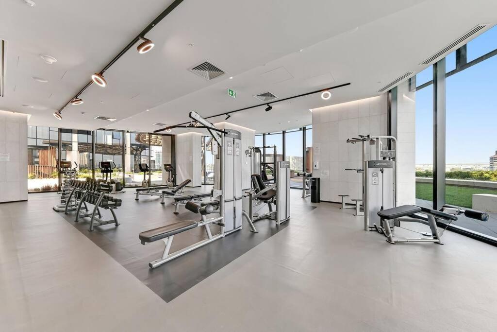 View Luxury 3 Bedroom Apartment-free Car Park Melbourne