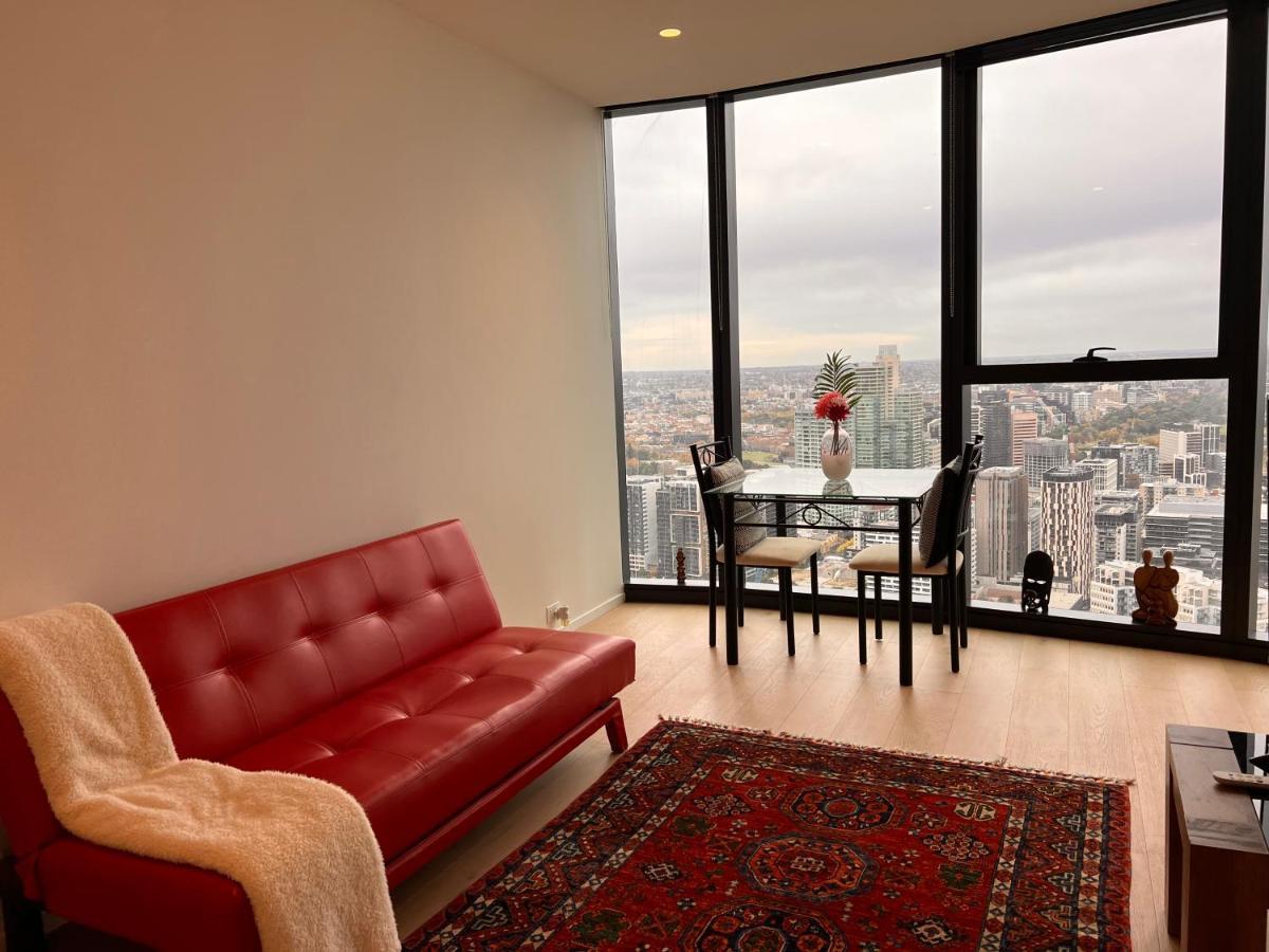 Lake View Apartment *