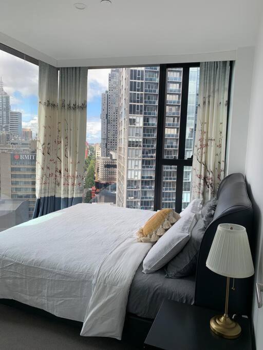 Apartment Cbd Spacious Two Bedrooms *