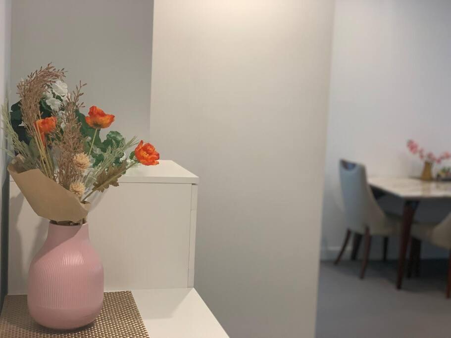 Apartment Cbd Spacious Two Bedrooms *