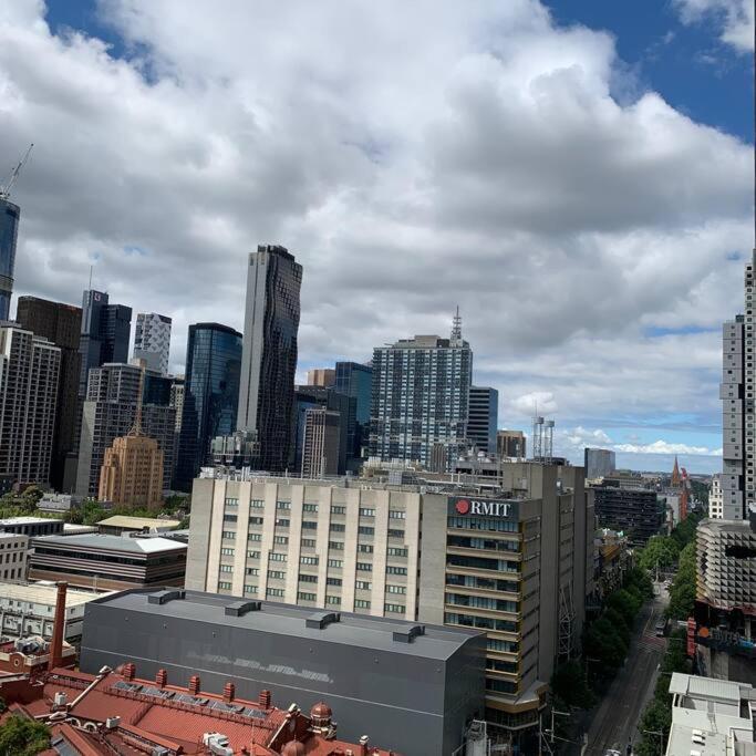 Cbd Spacious Two Bedrooms Apartment
