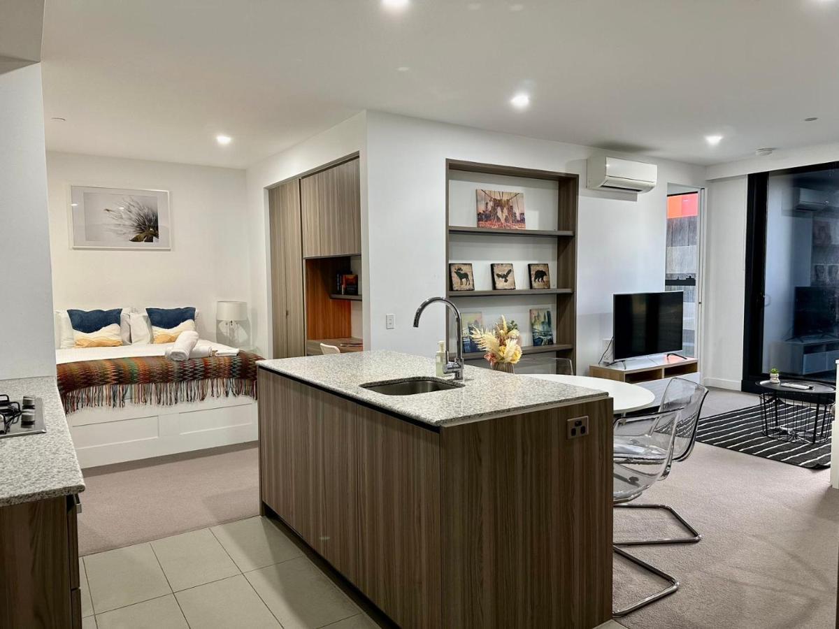Exclusive 2b2b Swanston Central With Netflix Wifi *