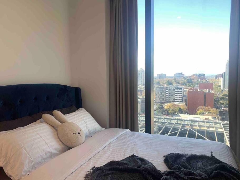 Cbd Spacious Two Bedrooms Apartment Melbourne