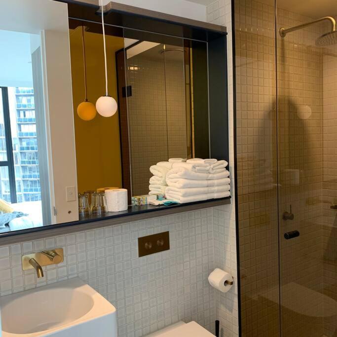 Cbd Spacious Two Bedrooms Apartment