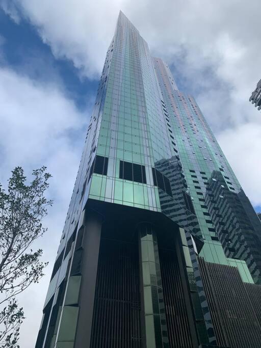 Cbd Spacious Two Bedrooms Apartment Melbourne