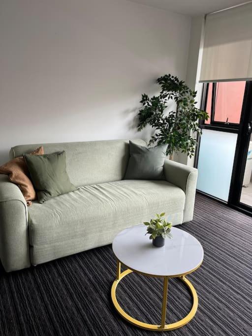 St. Kilda Apartment *