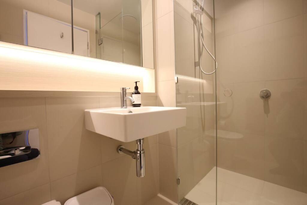 Great Location 2b1b Free Parking *