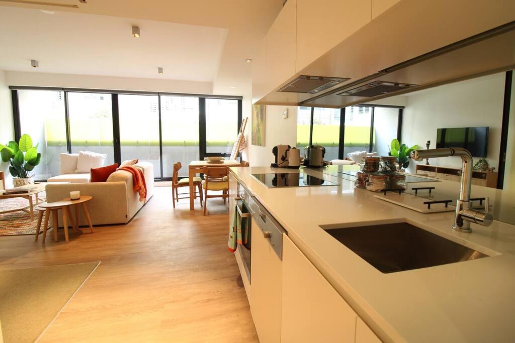 Apartment Heavenly Chic & Only 30m To Bridge Road 01578