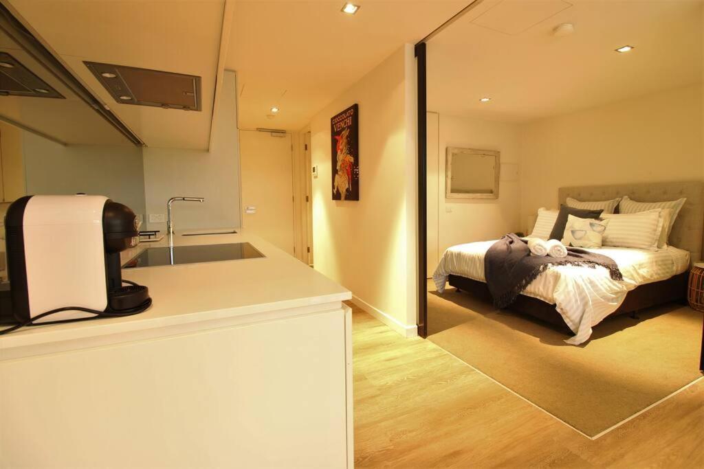 Apartment Heavenly Chic & Only 30m To Bridge Road 01578 *