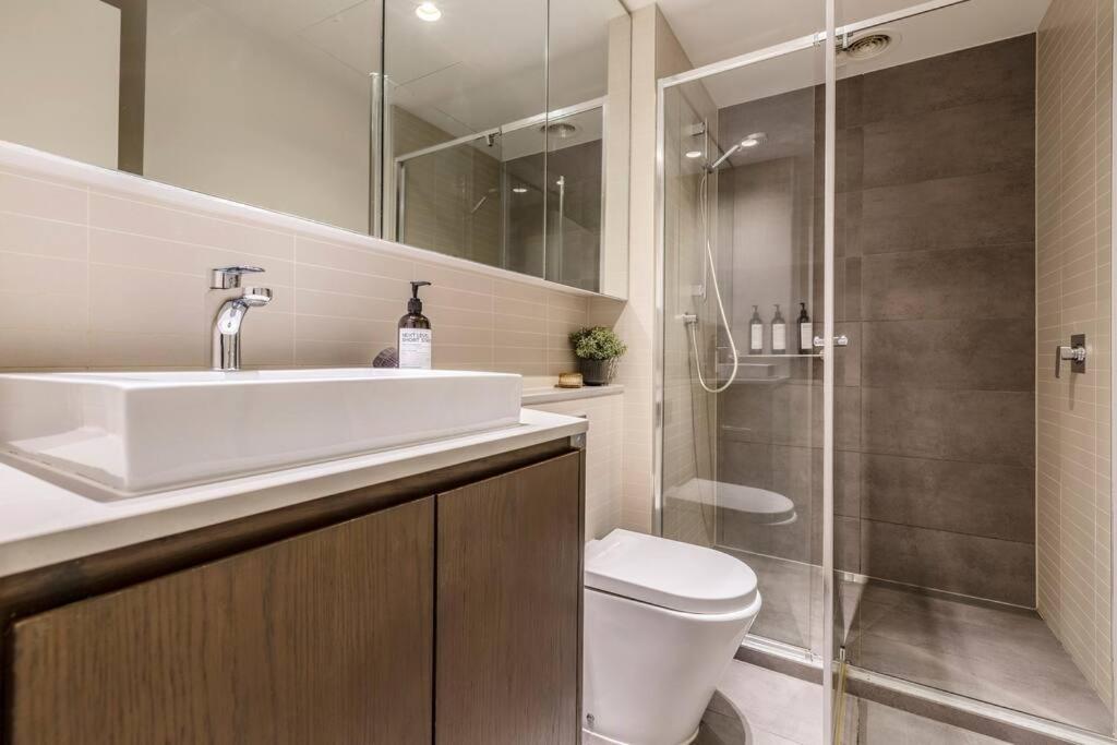 Spacious 1 Bedroom With Car Park 02174 Apartment Melbourne