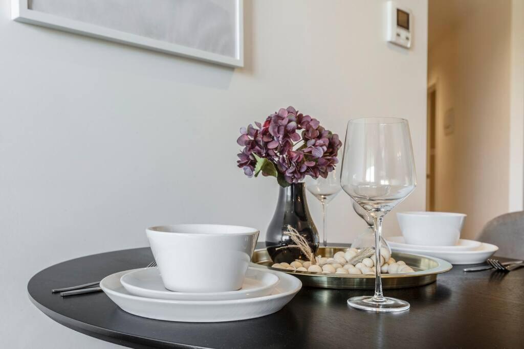 Apartment Spacious 1 Bedroom With Car Park 02174