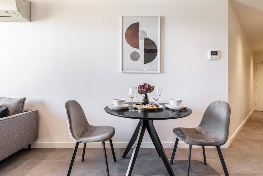 Spacious 1 Bedroom With Car Park 02174
