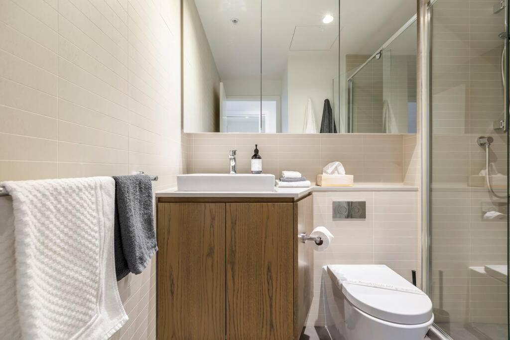 Peaceful 2 Bedroom Unit With Free Parking