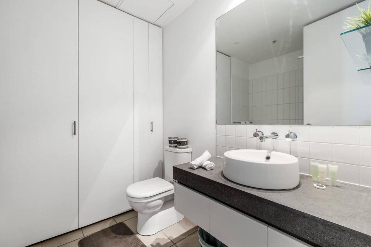 Beautiful 2br With Balcony Pool And Gym *