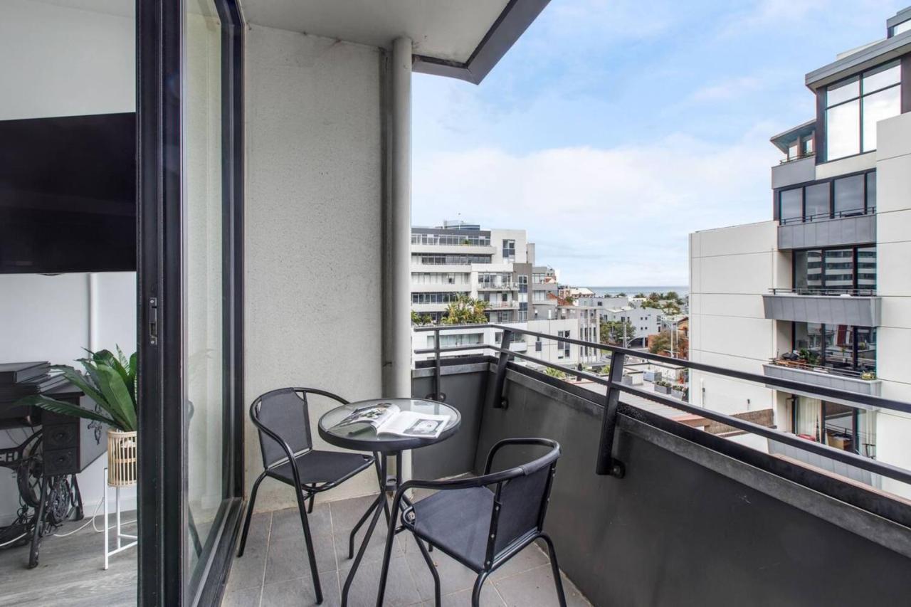 Apartment Beautiful 2br With Balcony Pool And Gym Melbourne