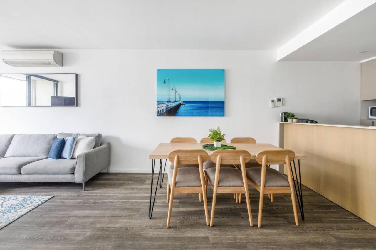 Beautiful 2br With Balcony Pool And Gym Melbourne