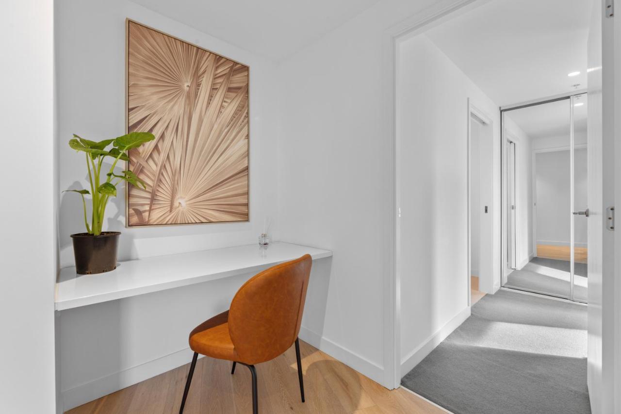 2br 2 Bath, Southbank, View, Lvl 31 Apartment *