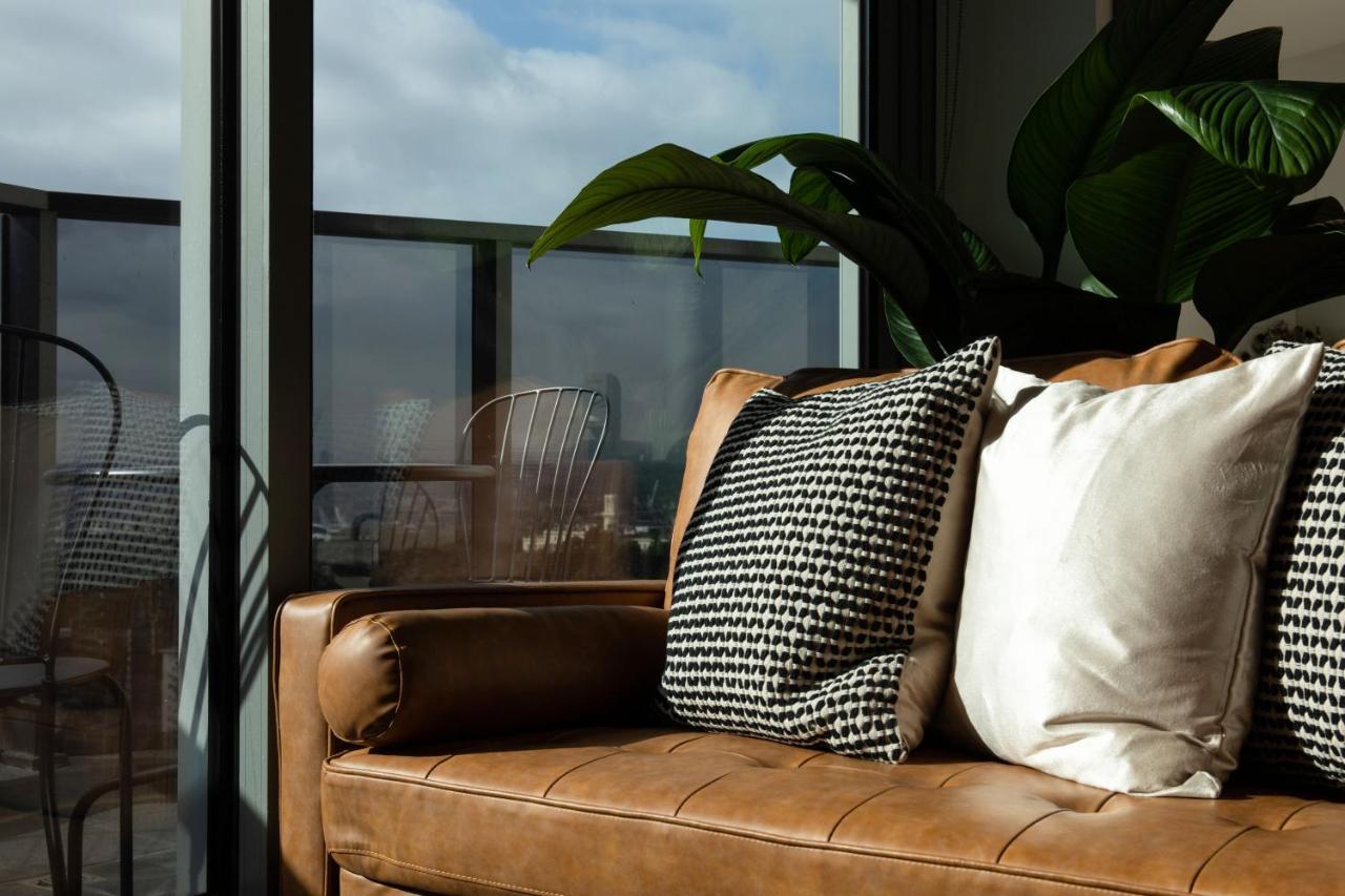 2br 2 Bath, Southbank, View, Lvl 31 * Melbourne