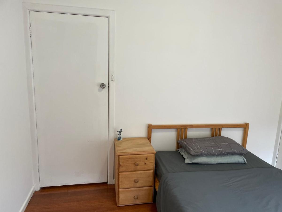 D High Quality Large Bed Near Commercial Areas, Universities, And Rail Transit In Villas Guest house Melbourne