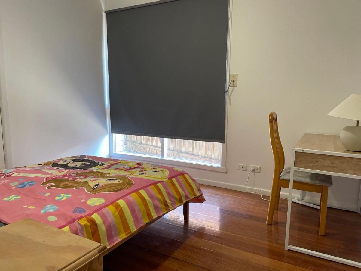 D High Quality Large Bed Near Commercial Areas, Universities, And Rail Transit In Villas Melbourne