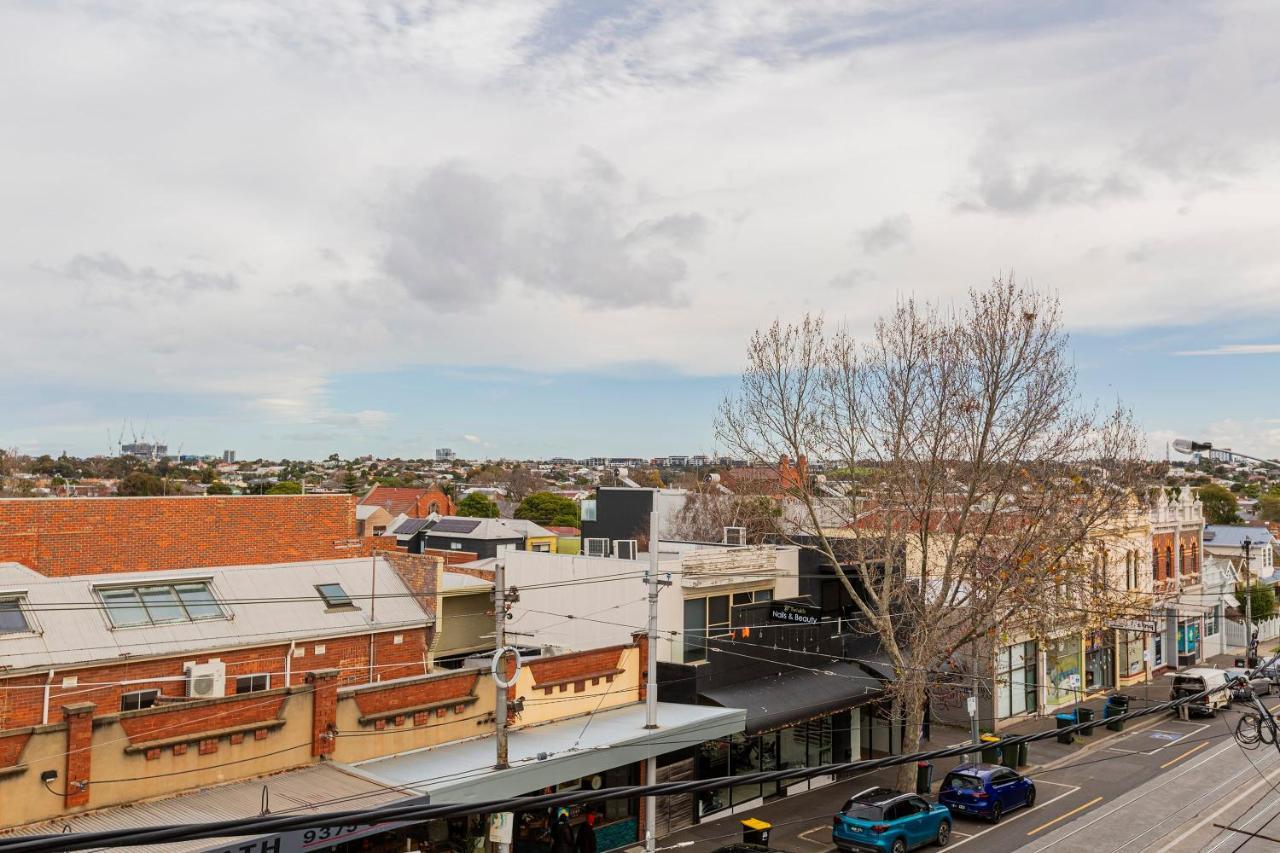 Opposite Union Road Shopping Strip * Melbourne