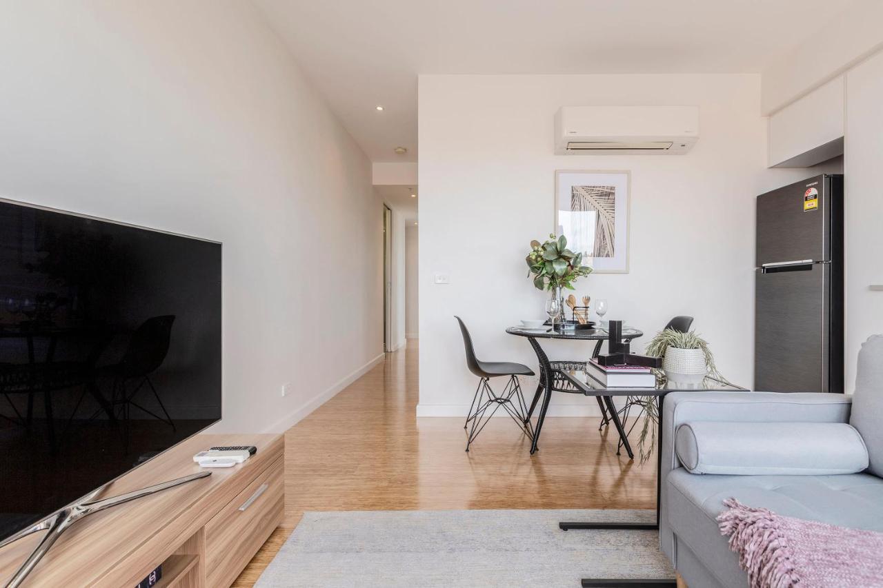 Opposite Union Road Shopping Strip Apartment Melbourne