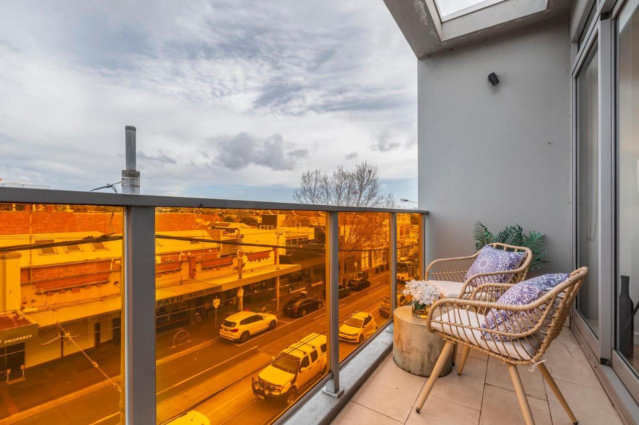 Apartment Opposite Union Road Shopping Strip