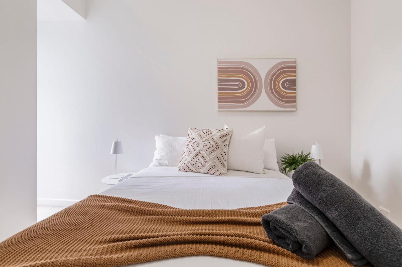 Apartment Opposite Union Road Shopping Strip