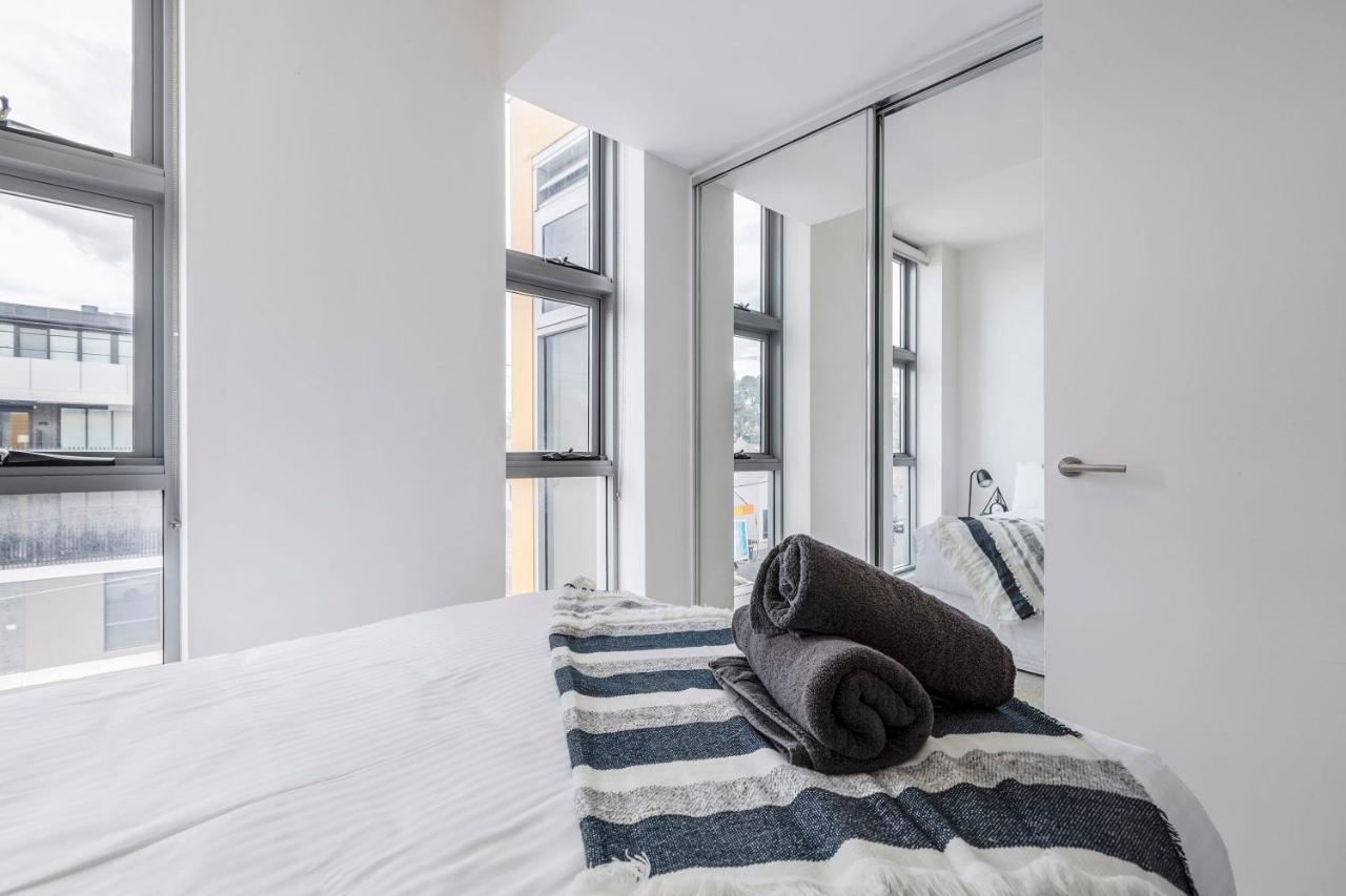 Apartment Opposite Union Road Shopping Strip Melbourne