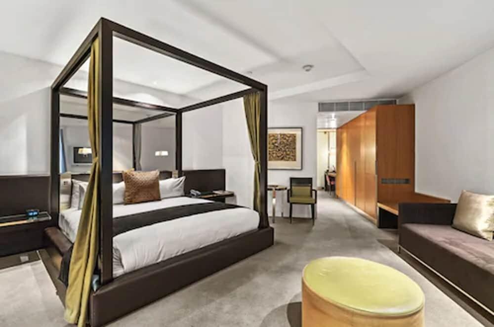 The Royce Hotel 5*