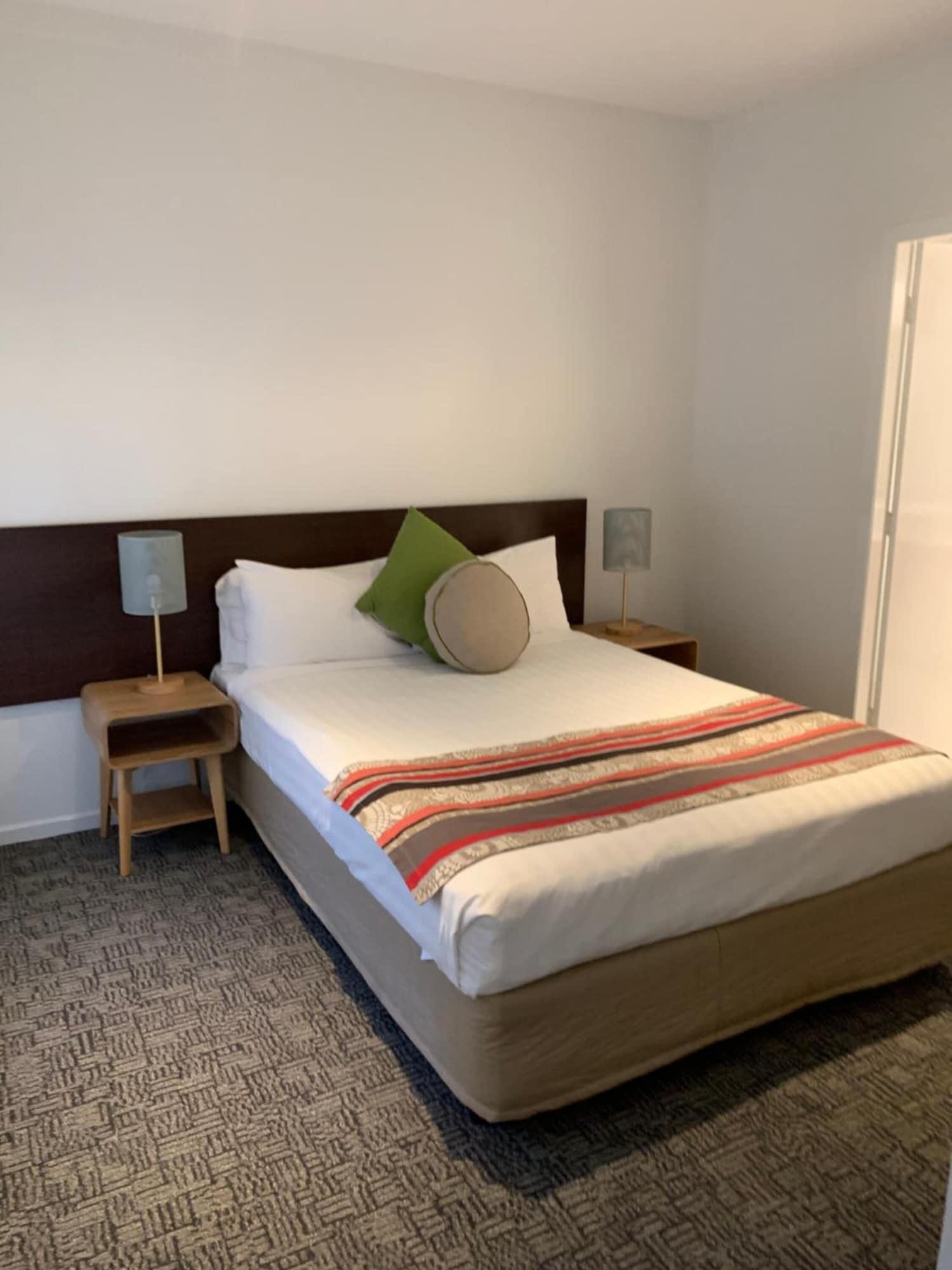 Quest On William Aparthotel 4*