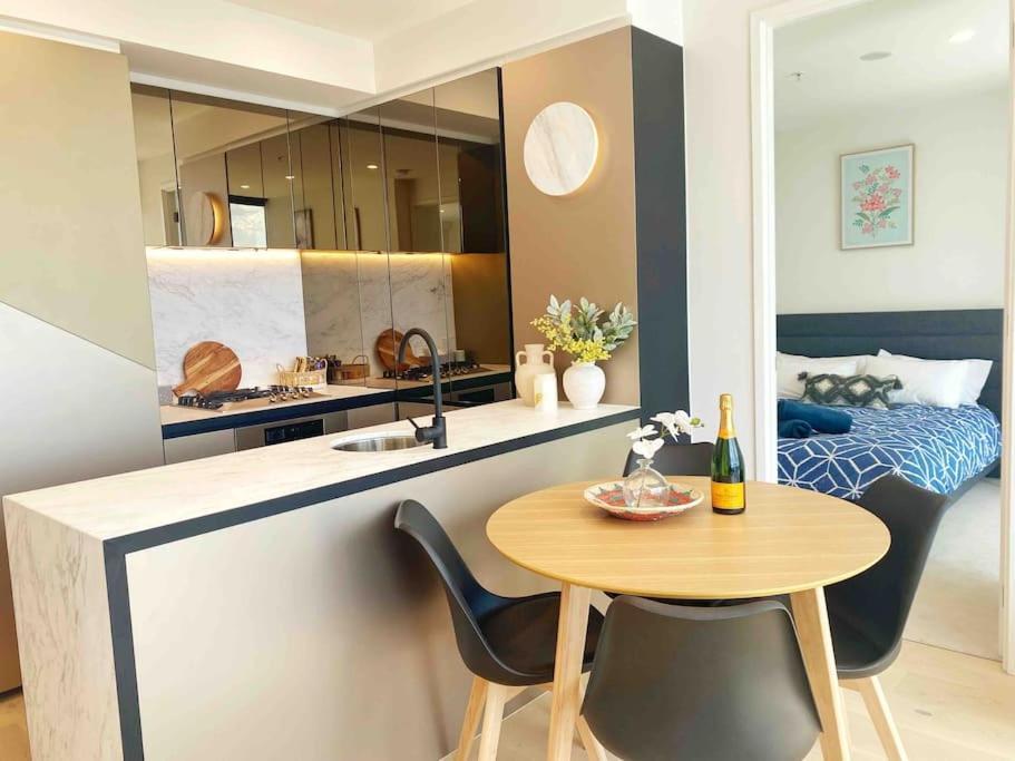 Apartment 31st Floor! Amazing Sea View 2b2b@southern Cross Melbourne