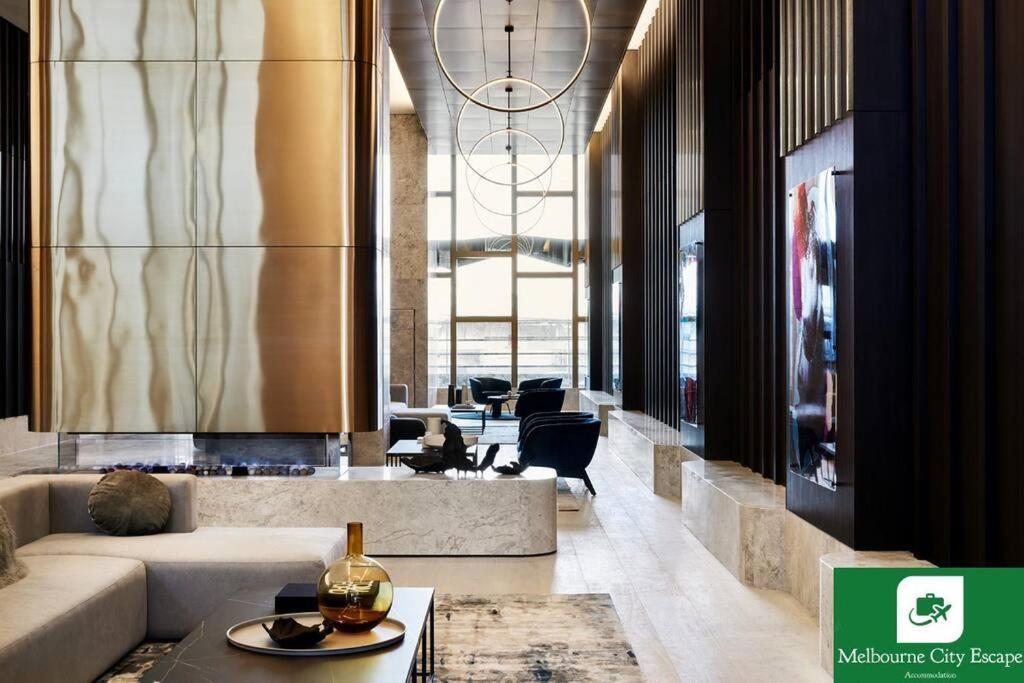 Luxury W/ Facilities, Views & Parking * Melbourne