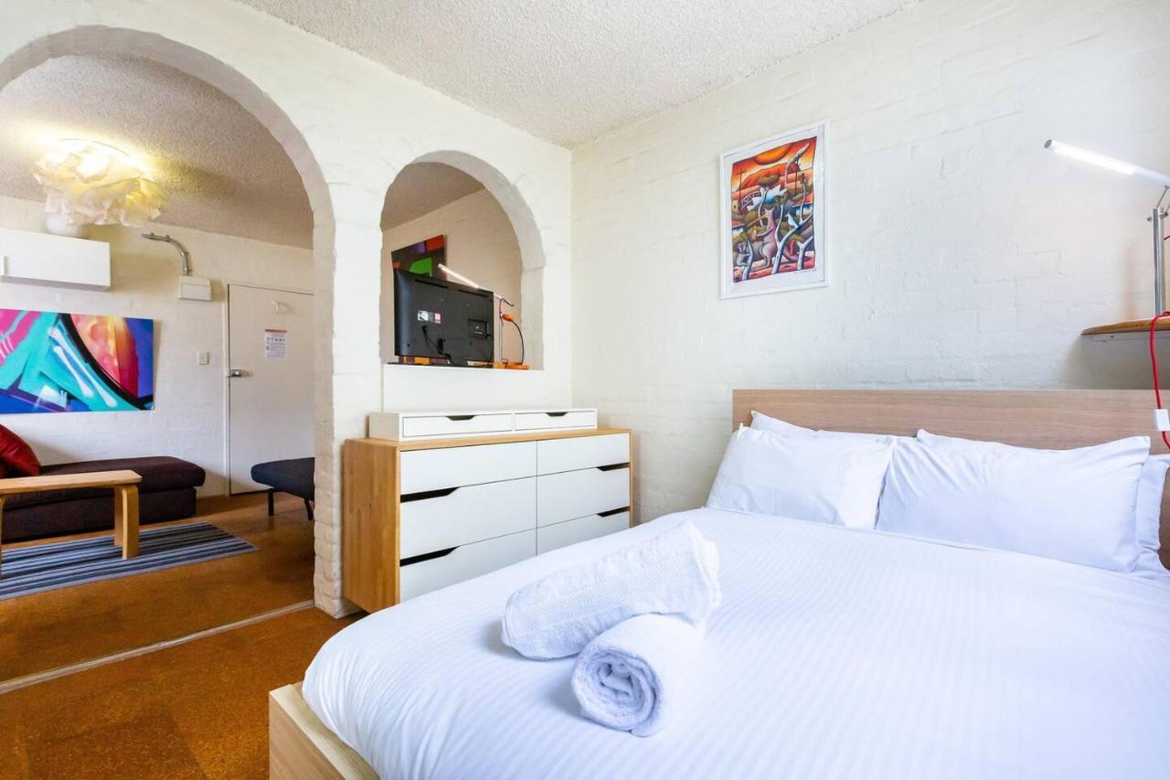 The Reid - Simple Artsy By Rose St Markets Apartment Melbourne