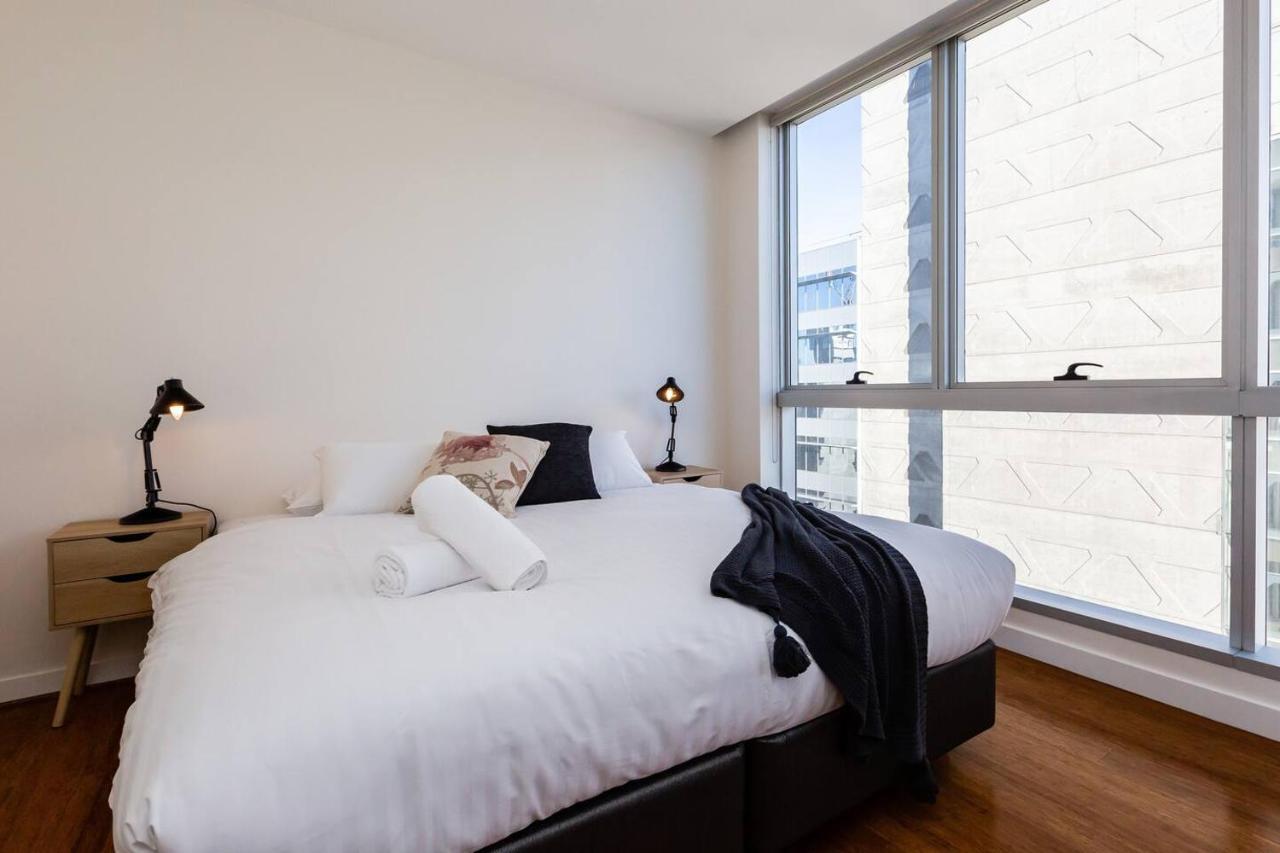 Inner City Seclusion Near Rmit With Parking Apartment