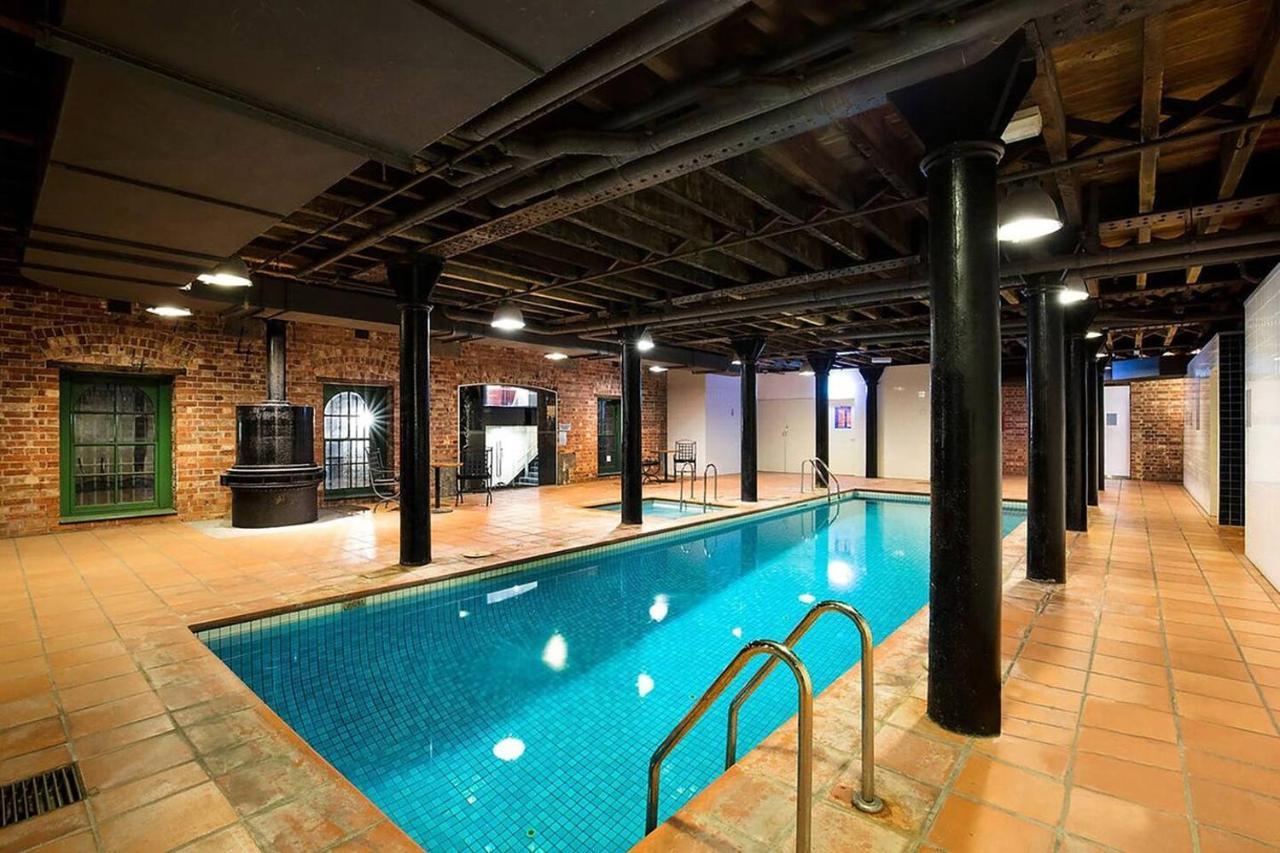 Retro Meets Industrial At Heritage Bond Store Apartment *