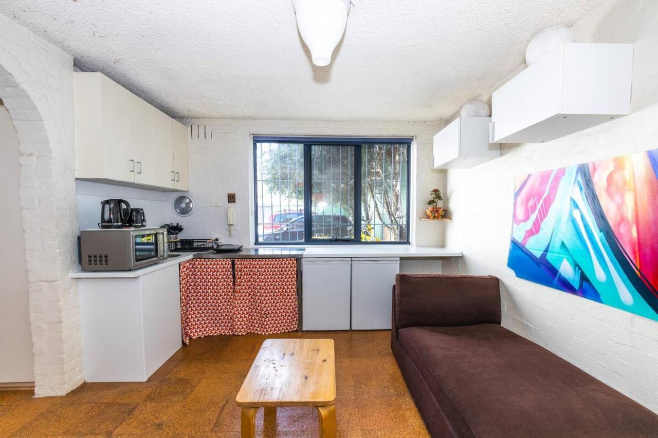 Apartment The Reid - Simple Artsy By Rose St Markets