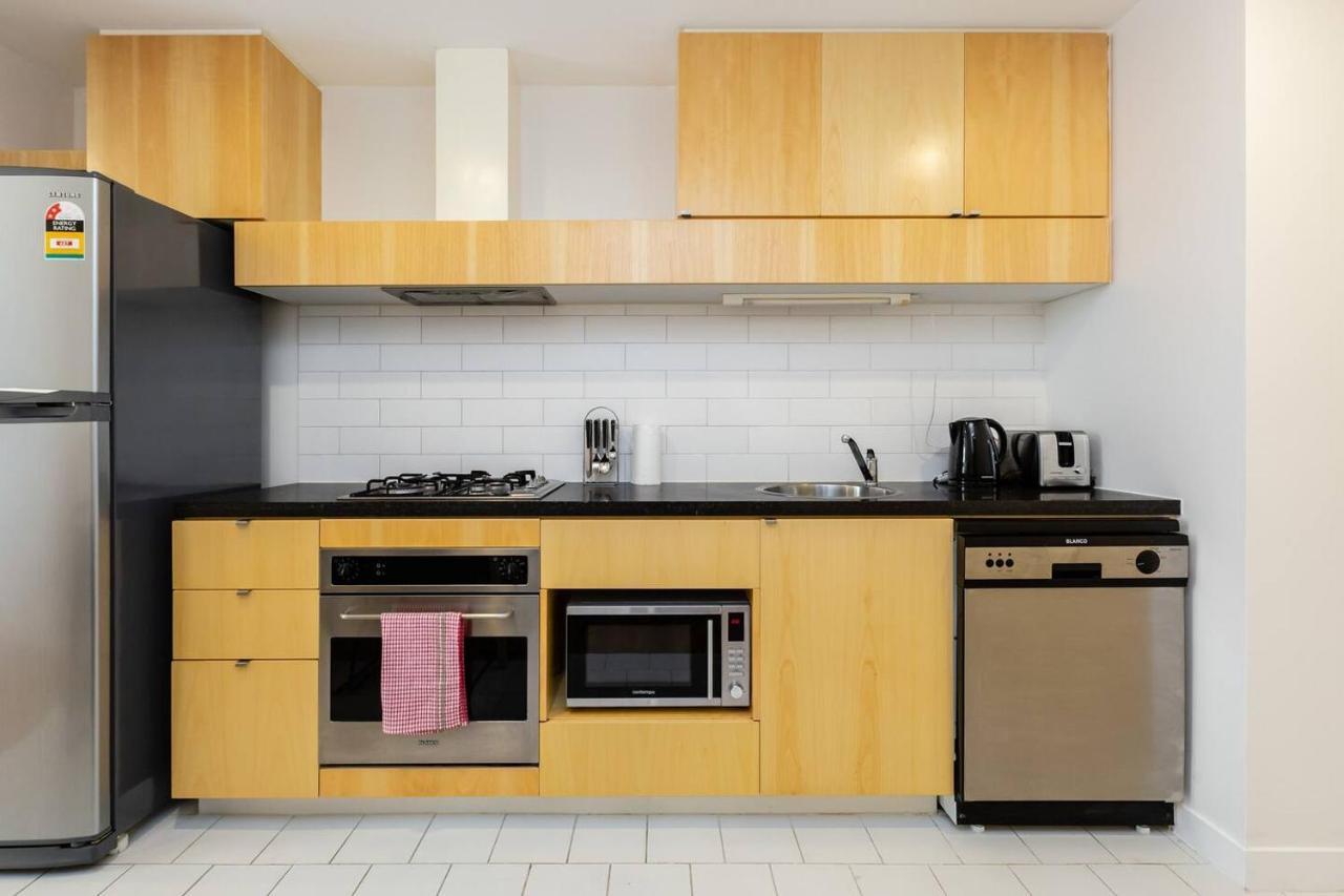Inner City Seclusion Near Rmit With Parking Apartment *