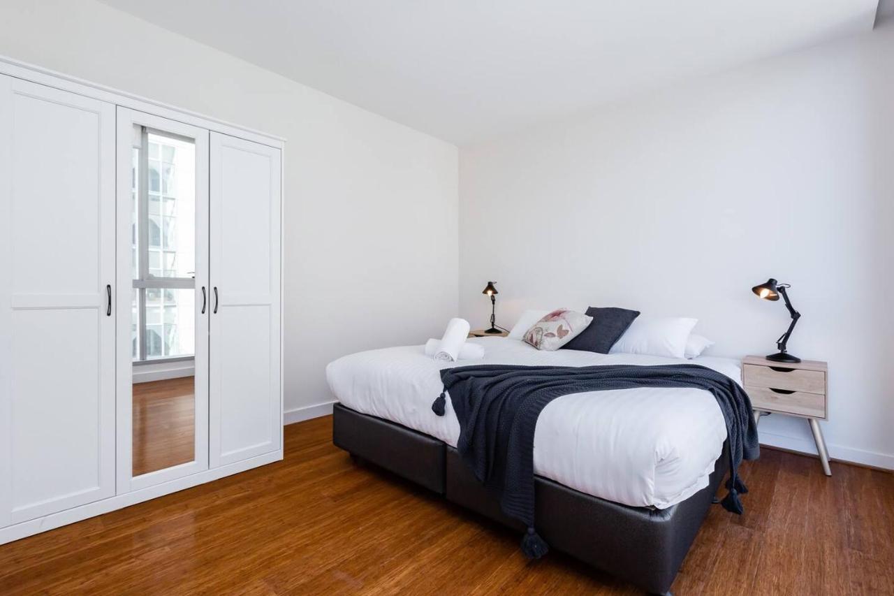 Inner City Seclusion Near Rmit With Parking Apartment Melbourne
