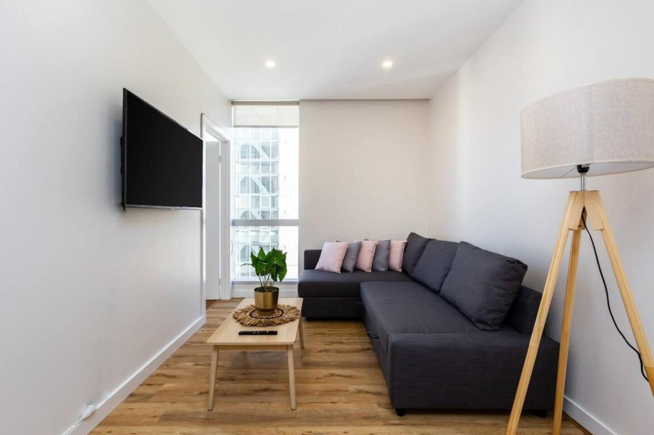 Inner City Seclusion Near Rmit With Parking Apartment
